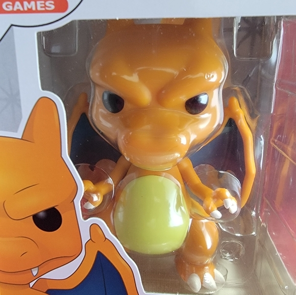 Charizard funko # 843 (nib) with pop protector - Picture 3 of 7